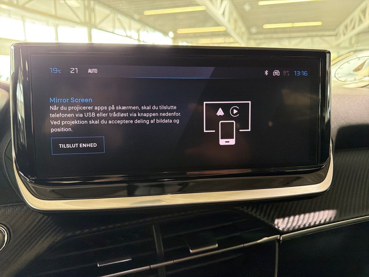 Hvid Peugeot 2008 fra 2023