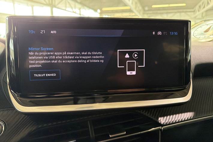 Hvid Peugeot 2008 fra 2023