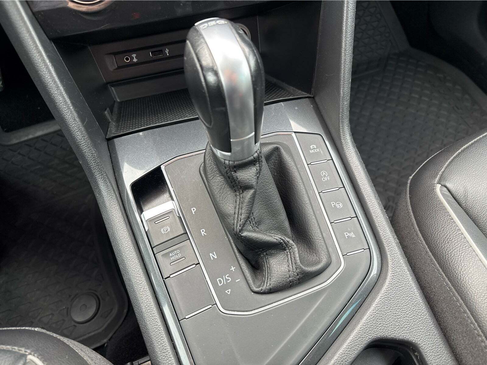 Hvid VW Tiguan fra 2017