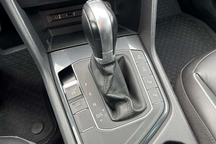 Hvid VW Tiguan fra 2017