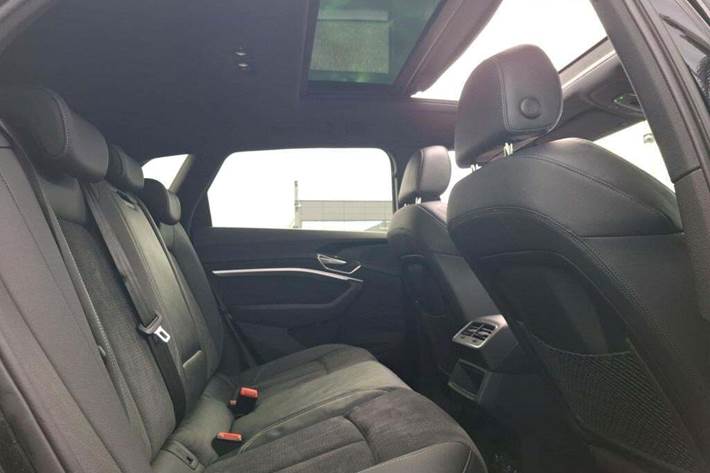 Sort Audi e-tron fra 2022