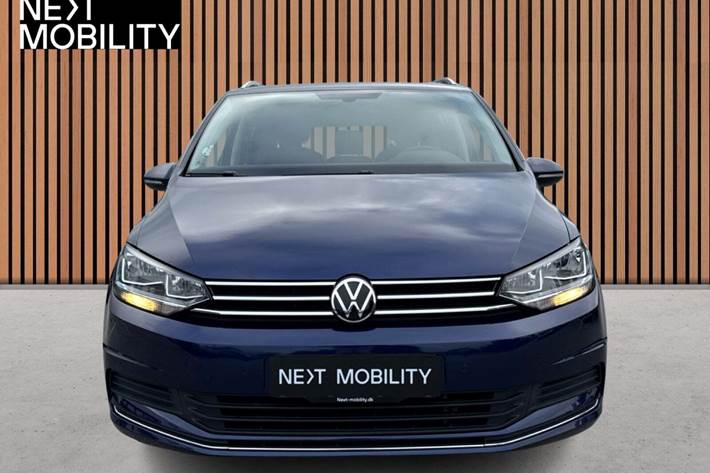 Blå VW Touran fra 2021