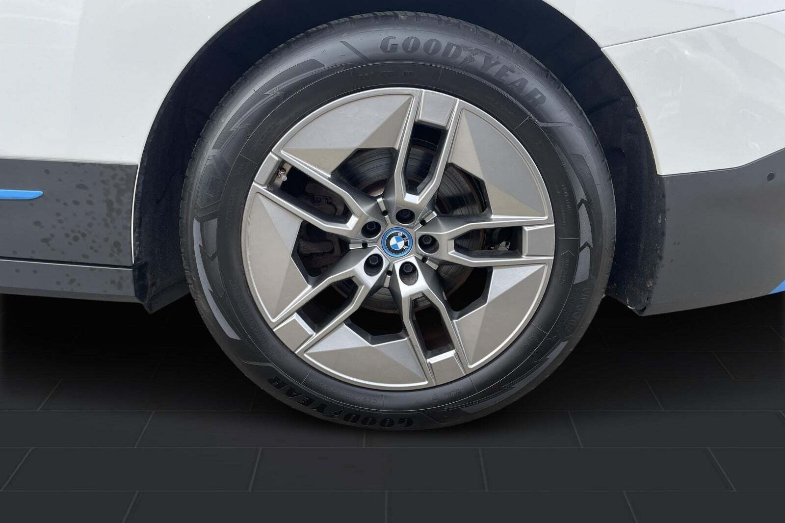 Hvid BMW iX fra 2023