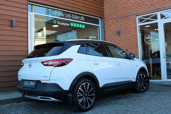 Hvid Opel Grandland X fra 2021