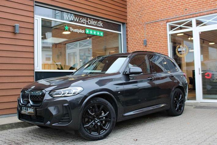 Grå BMW iX3 fra 2023