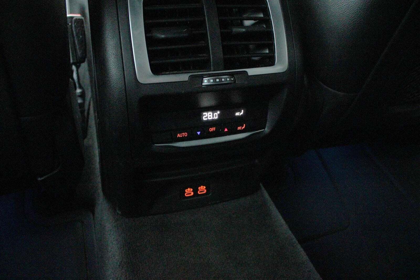 Grå BMW iX3 fra 2023