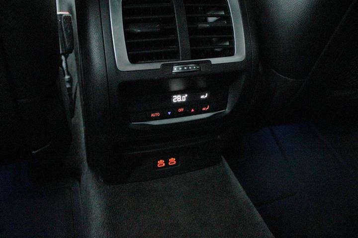 Grå BMW iX3 fra 2023