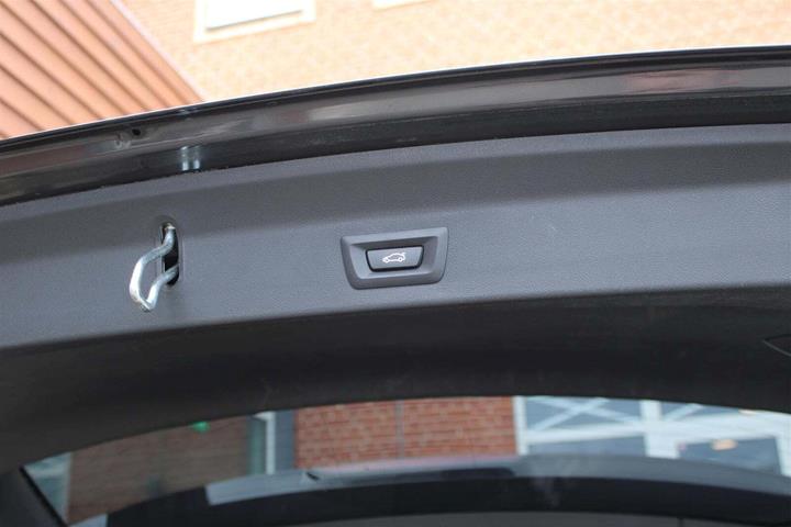 Grå BMW iX3 fra 2023