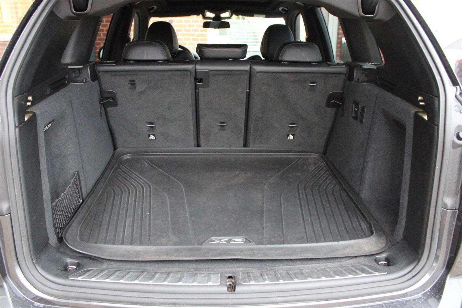 Grå BMW iX3 fra 2023