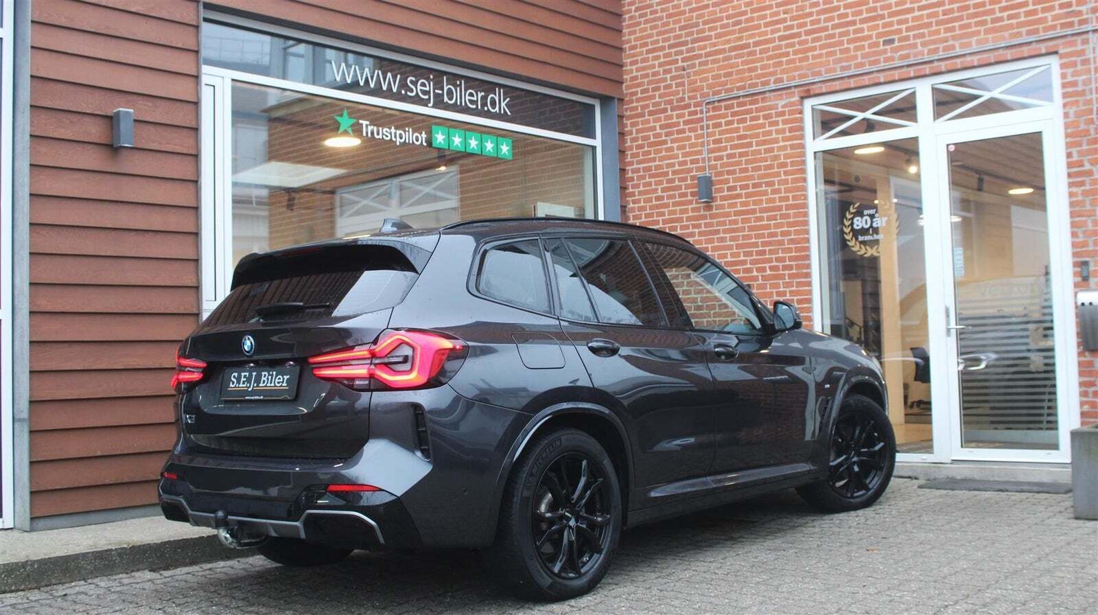 Grå BMW iX3 fra 2023