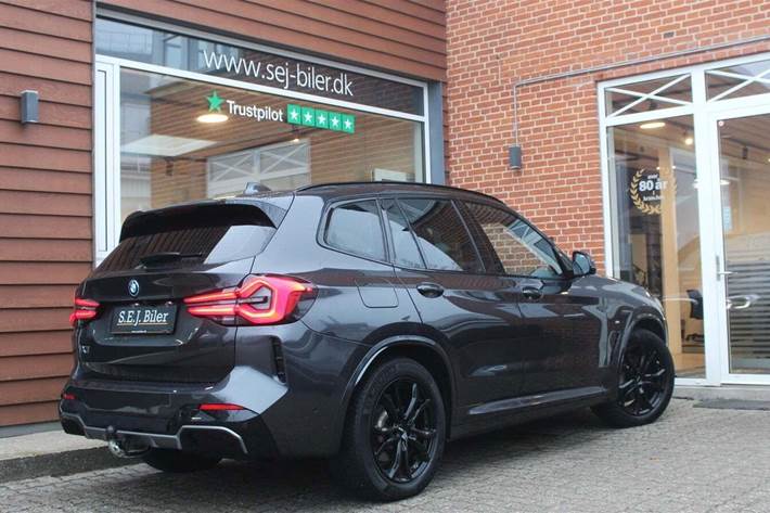Grå BMW iX3 fra 2023