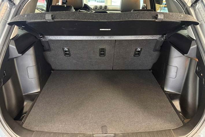 Grå Suzuki Vitara fra 2022