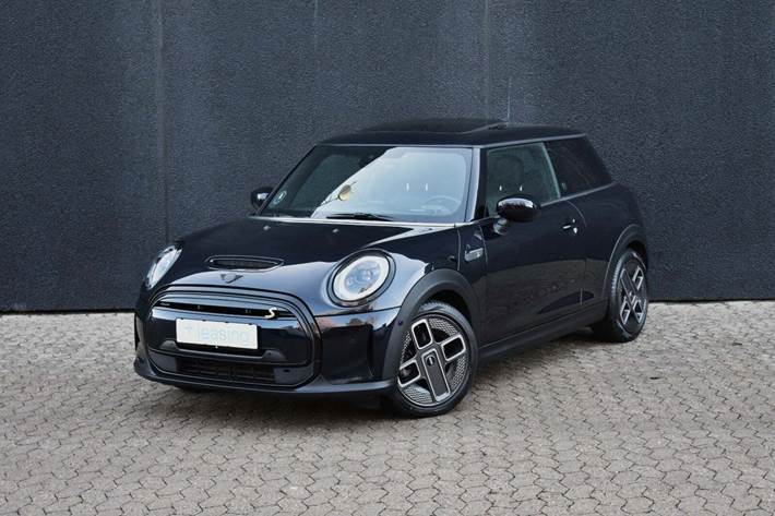 Sort Mini Cooper SE fra 2021 set udefra