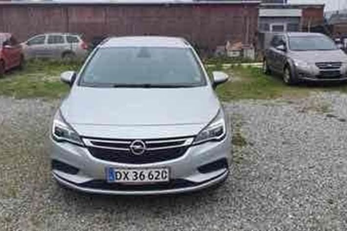 Sølv Opel Astra fra 2017