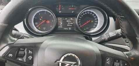 Sølv Opel Astra fra 2017