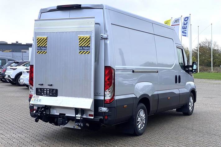 Grå Iveco Daily fra 2025