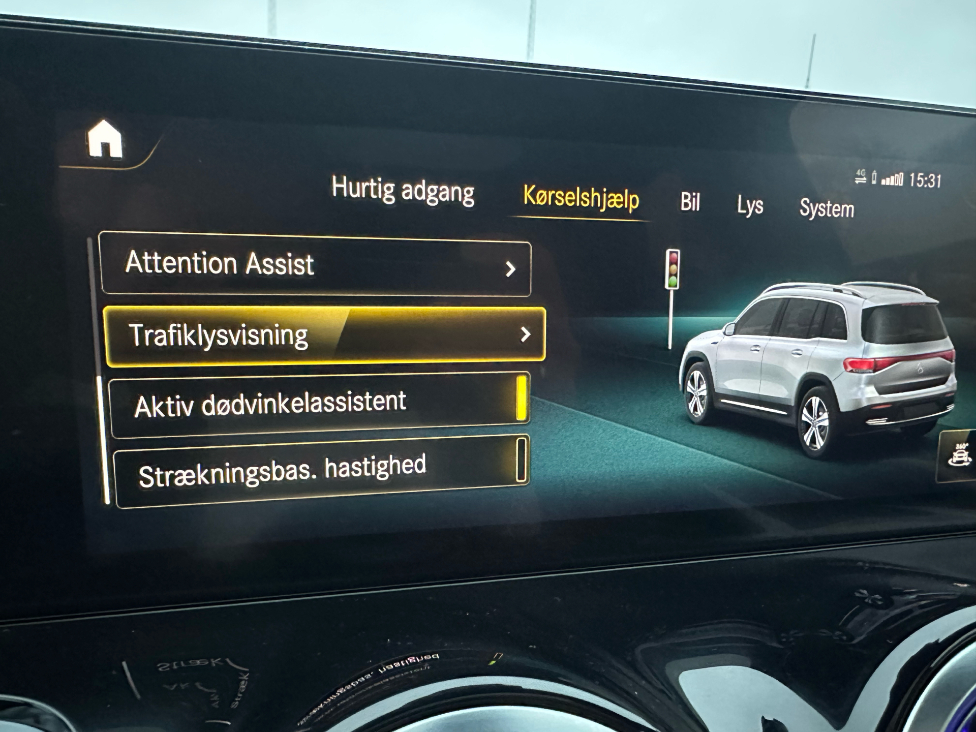 Grå Mercedes EQB 350 fra 2023