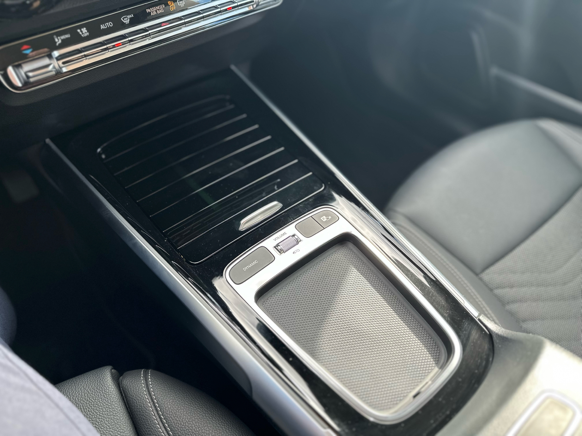 Hvid Mercedes EQB 250+ fra 2024