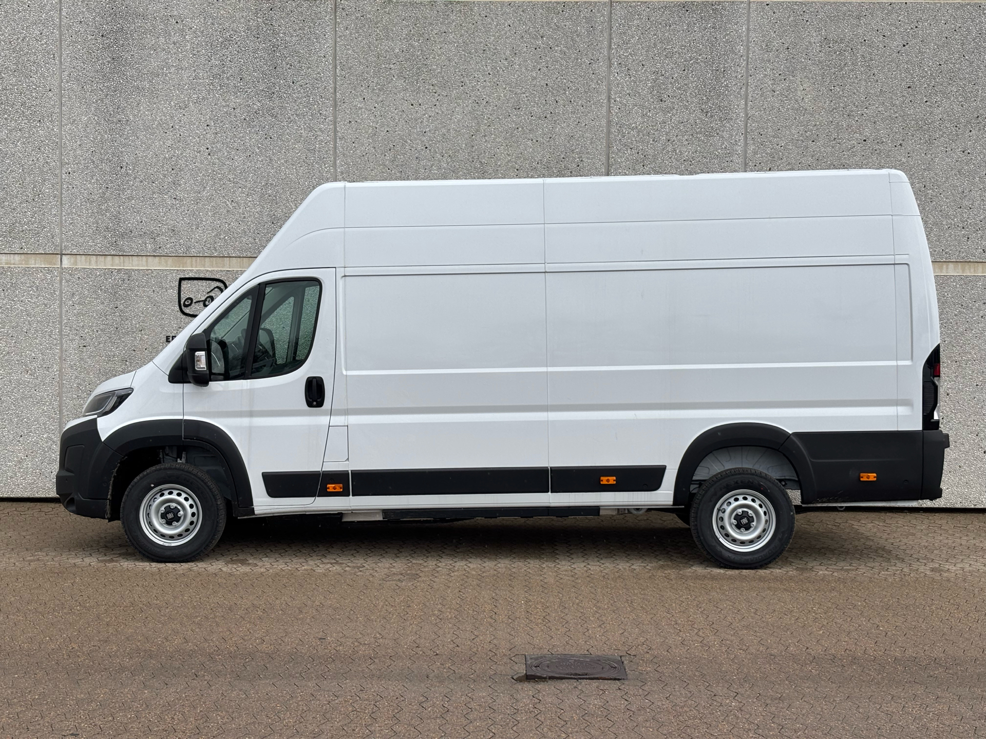 Fiat E-Ducato 42M L4H3 EL Pro 279HK Van Aut.