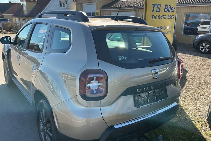 Gul Dacia Duster fra 2018