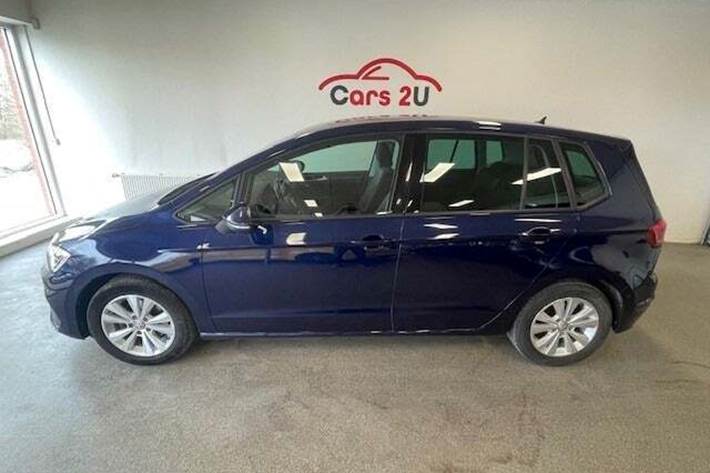 Blå VW Golf Sportsvan fra 2019