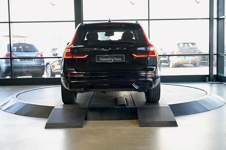 Sort Volvo XC60 fra 2023 set udefra