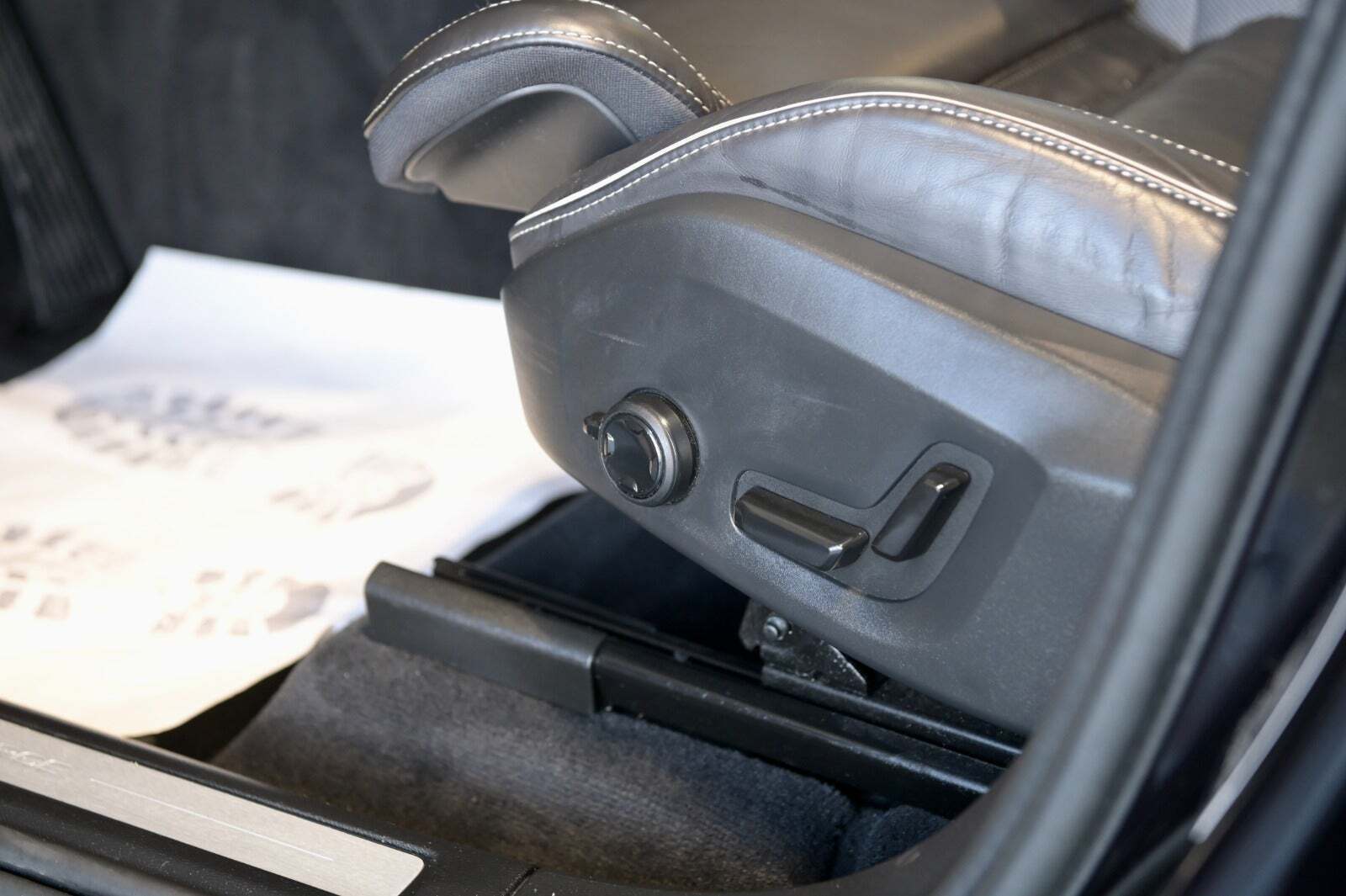 Sort Volvo XC60 fra 2023