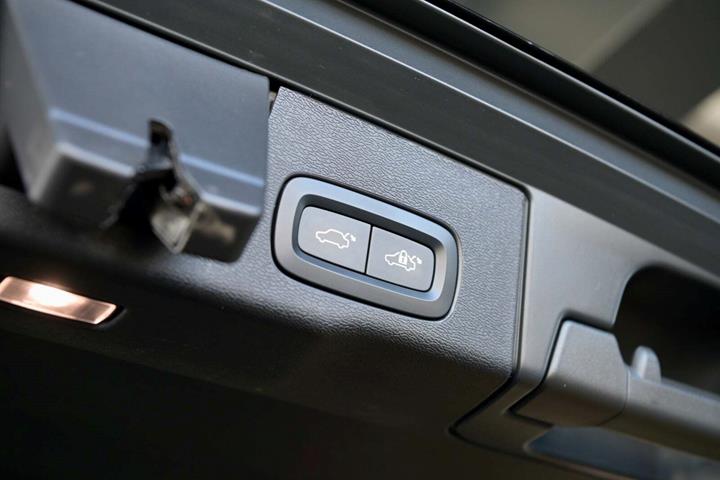 Sort Volvo XC60 fra 2023