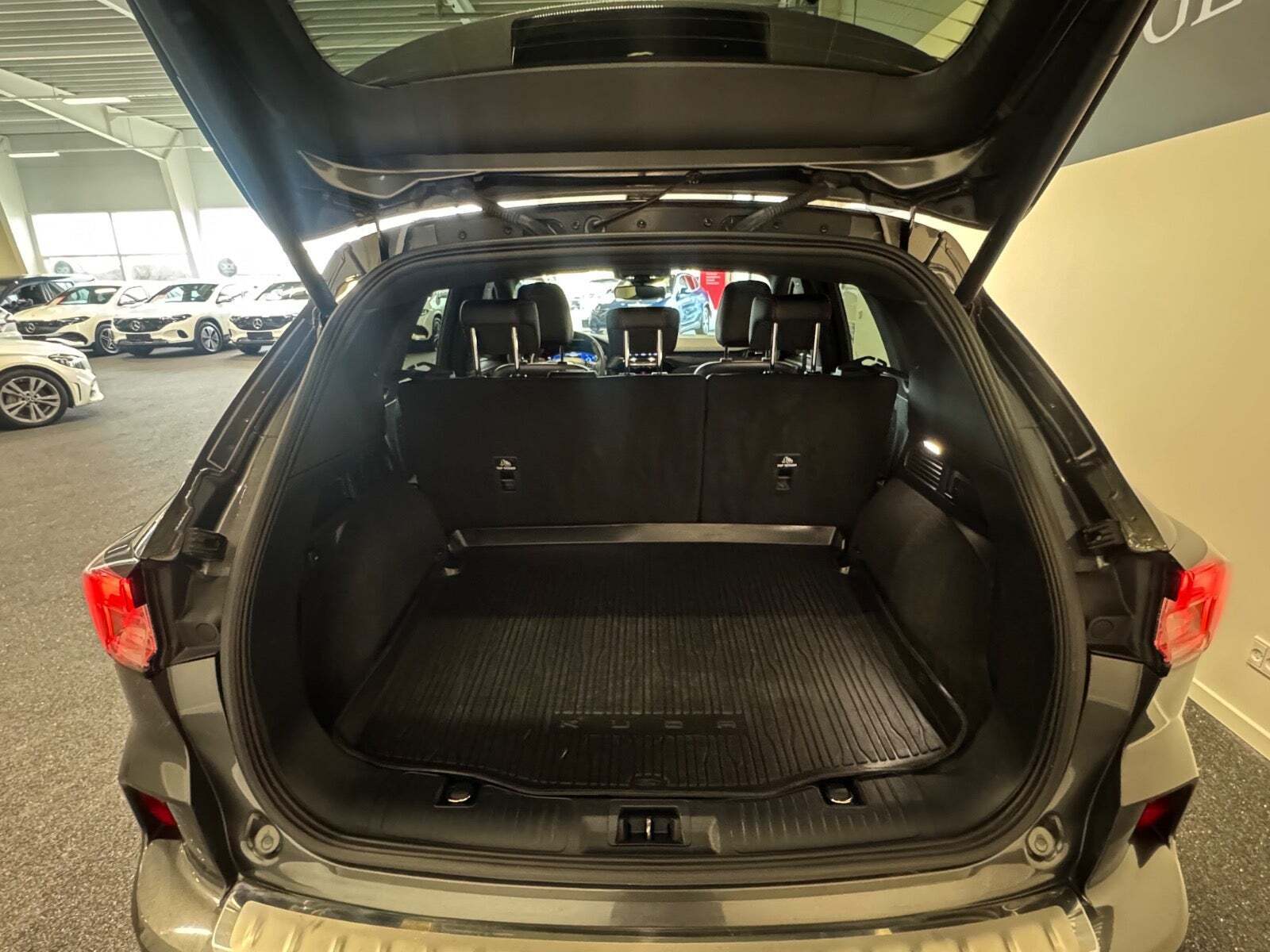 Ford Kuga 2,5 PHEV ST-Line X CVT