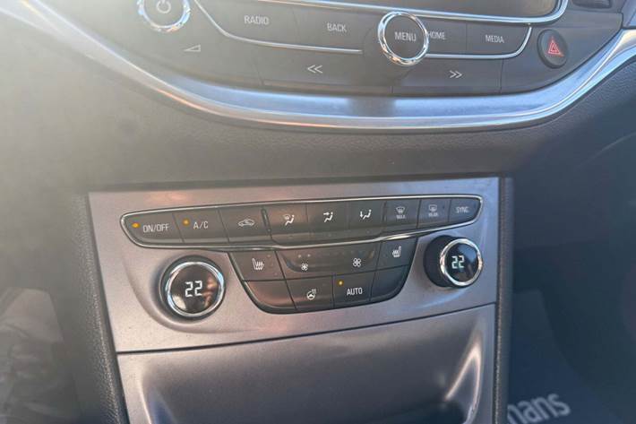 Grå Opel Astra fra 2017