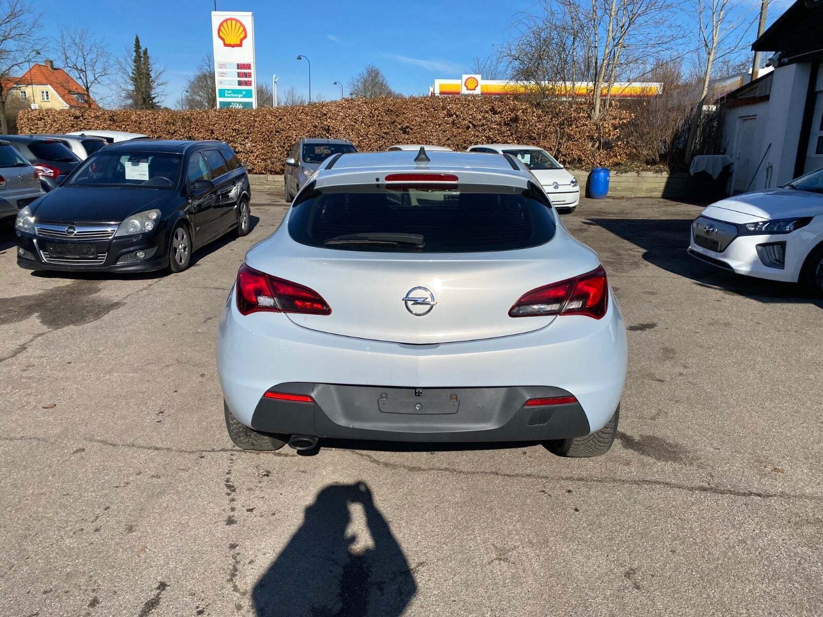 Blå Opel Astra fra 2012
