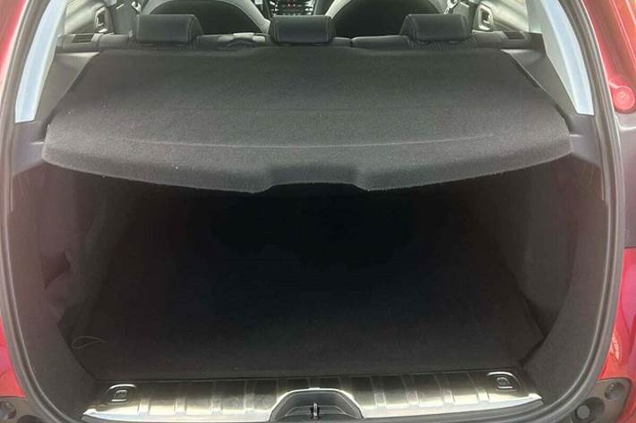 Rød Peugeot 2008 fra 2018