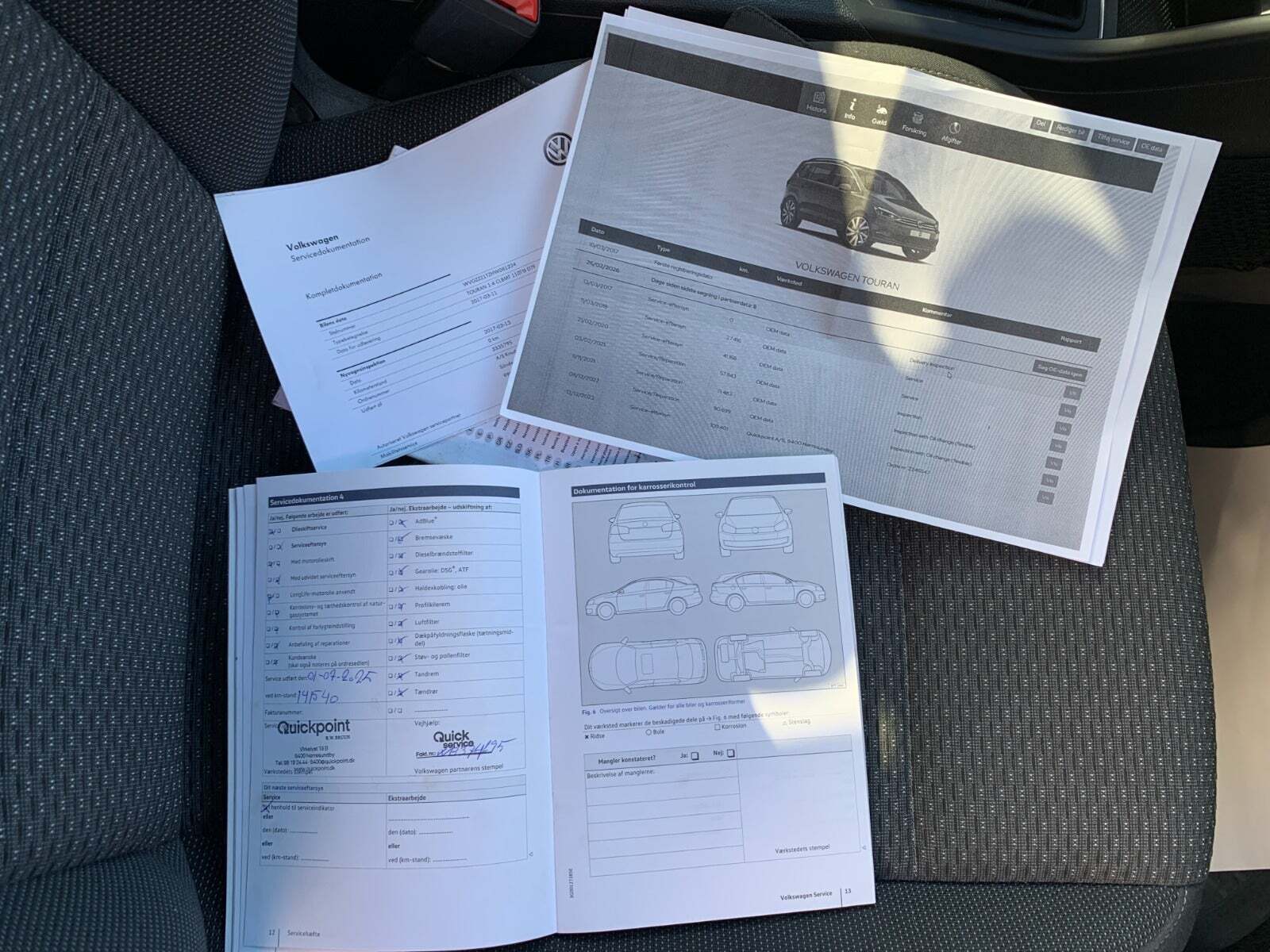 Grå VW Touran fra 2017