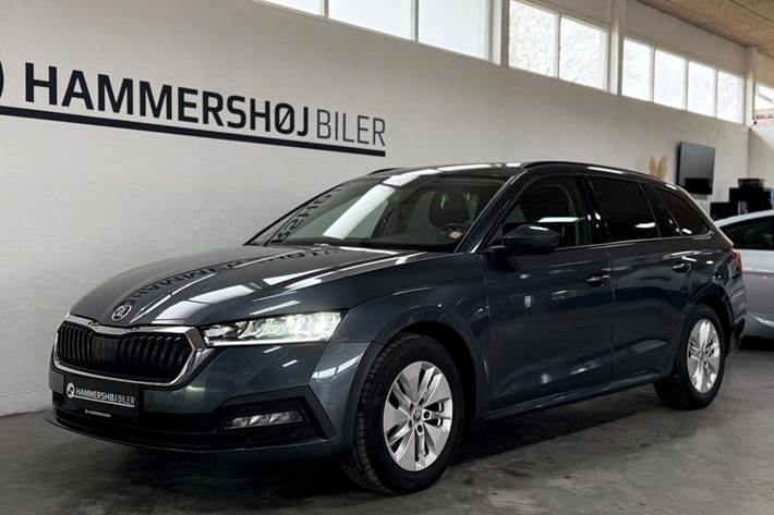 Grå Skoda Octavia fra 2021