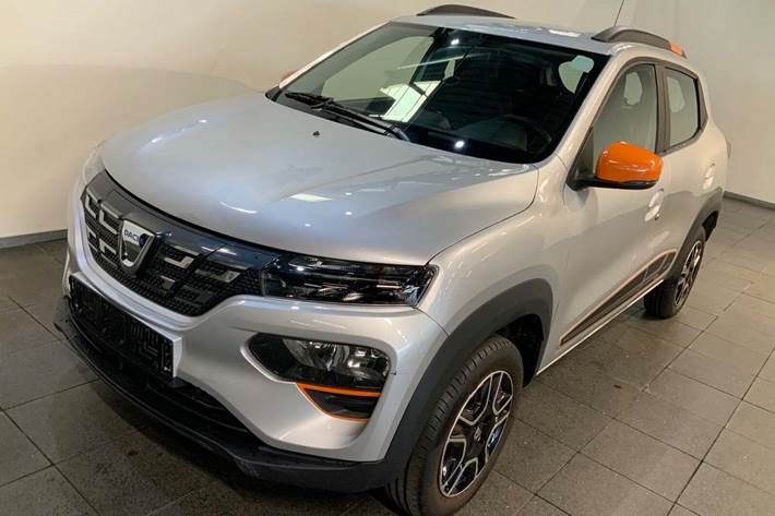 Sølv Dacia Spring fra 2022 set udefra