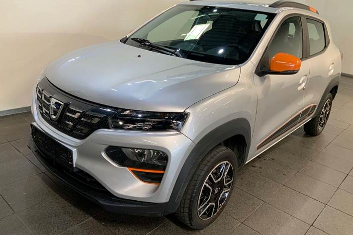 Sølv Dacia Spring fra 2022 set udefra