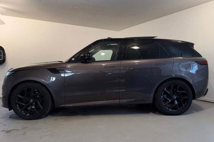 Grå Land Rover Range Rover sport fra 2023