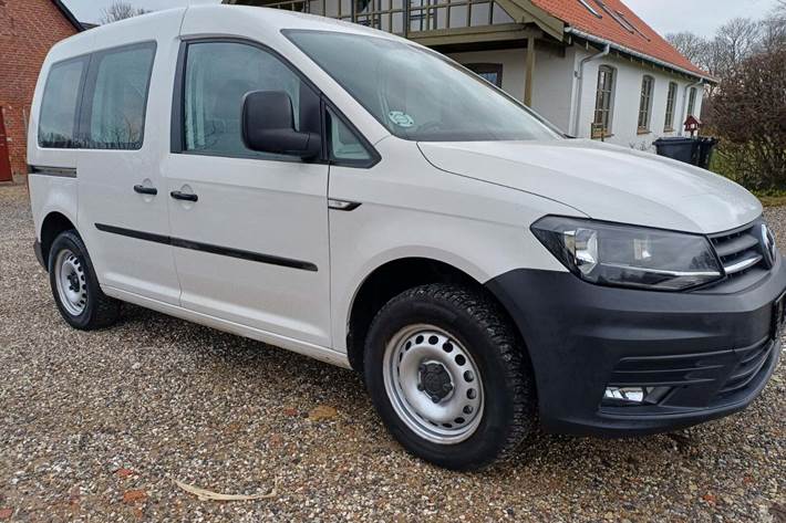 Gul VW Caddy fra 2017