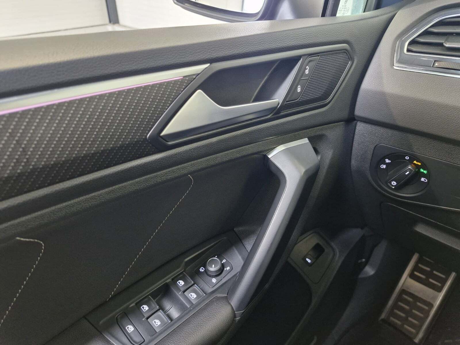 Grå VW Tiguan fra 2021