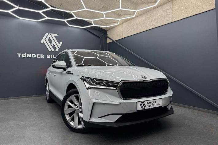 Hvid Skoda Enyaq fra 2022