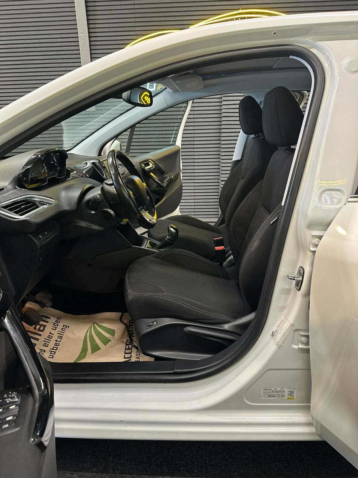 Peugeot 208 1,5 BlueHDi 100 Prestige Sky