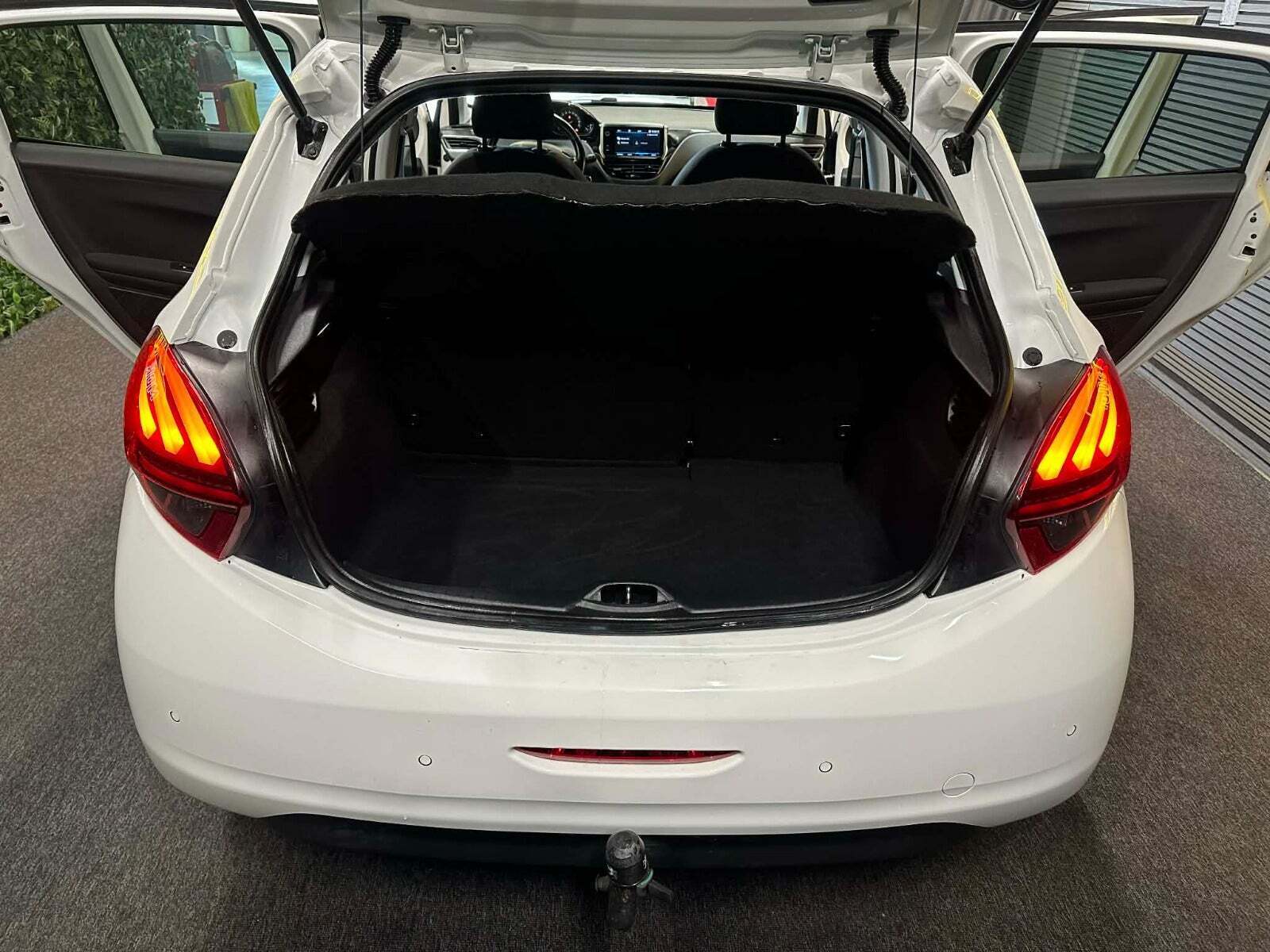 Hvid Peugeot 208 fra 2019
