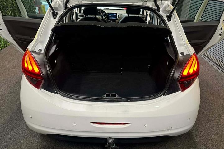 Hvid Peugeot 208 fra 2019