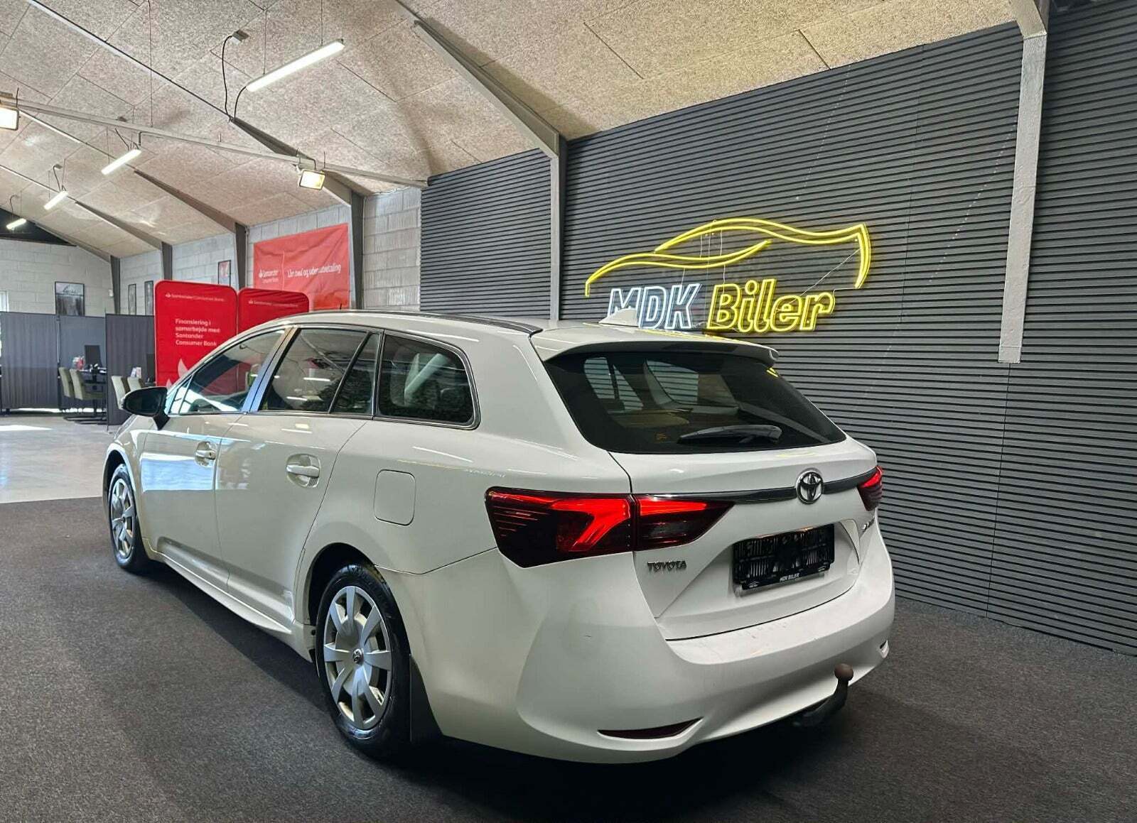 undefined Toyota Avensis fra 2015 set udefra