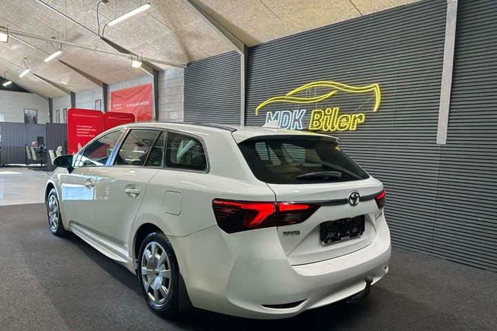 undefined Toyota Avensis fra 2015 set udefra