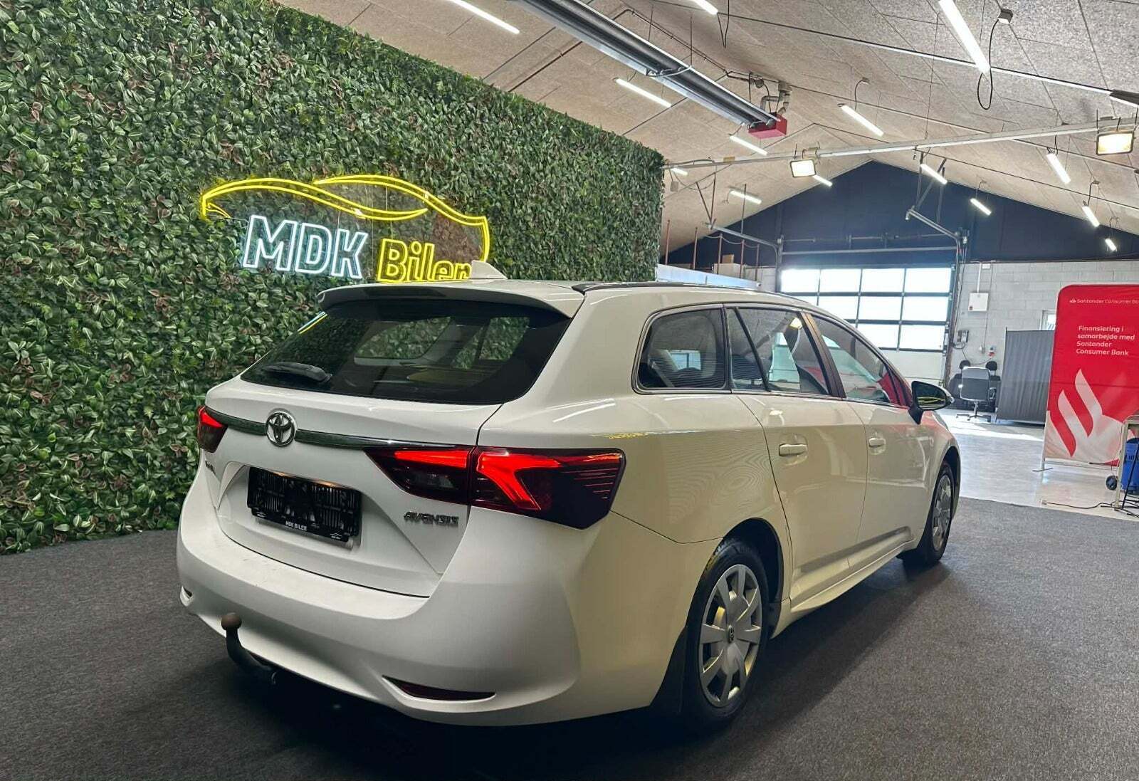 undefined Toyota Avensis fra 2015 set udefra