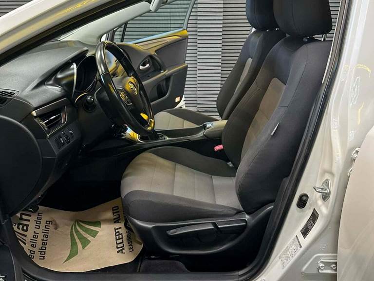 Toyota Avensis 1,6 D-4D T1 Touring Sports