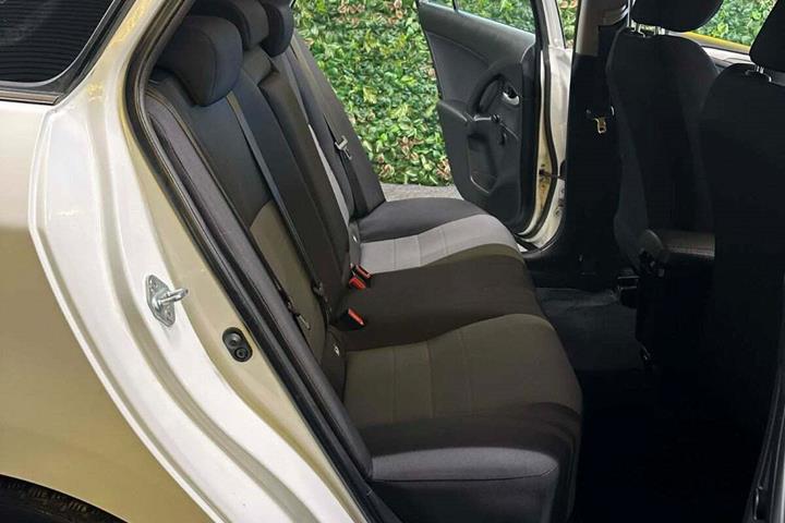 undefined Toyota Avensis fra 2015