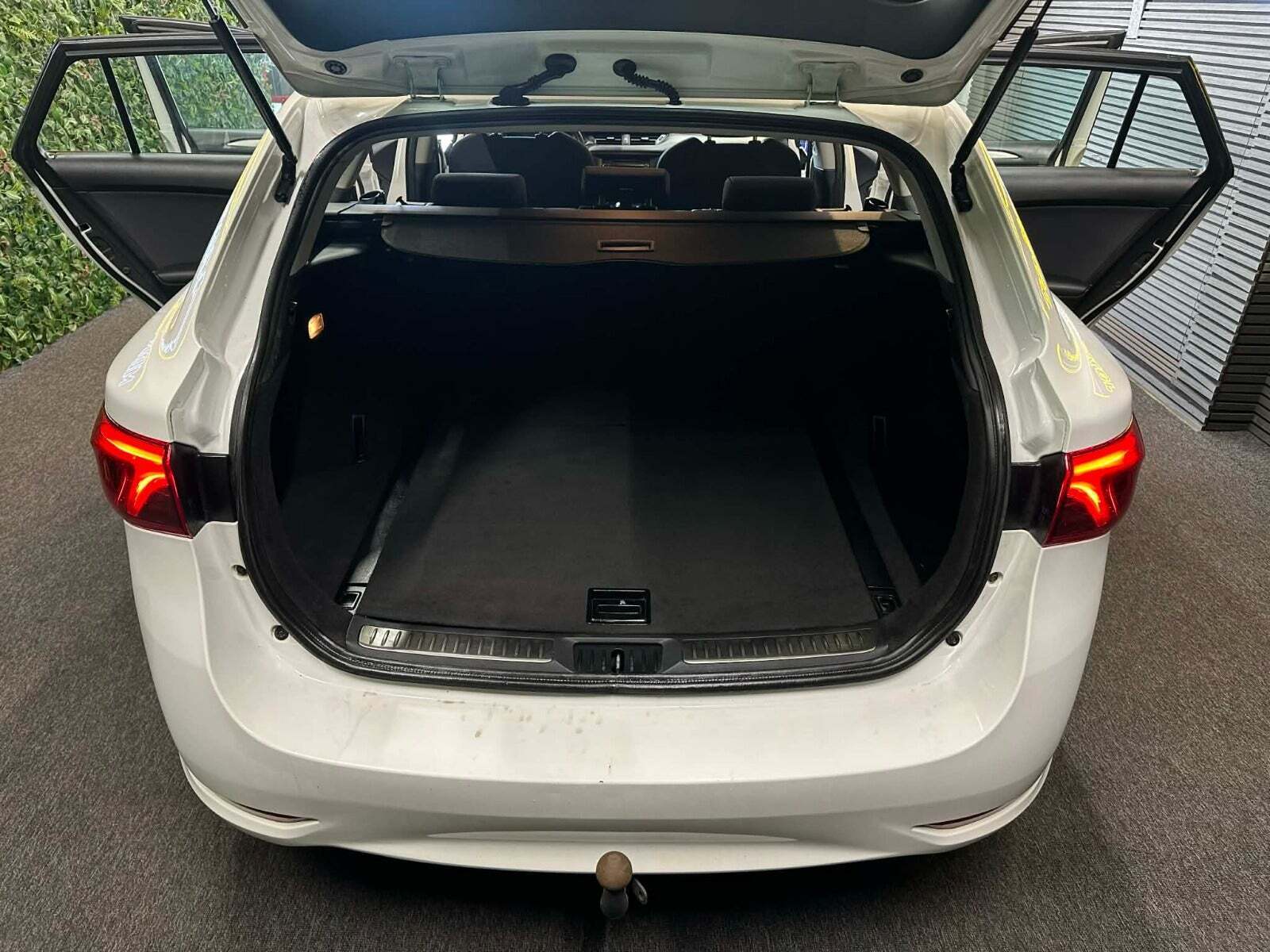 undefined Toyota Avensis fra 2015