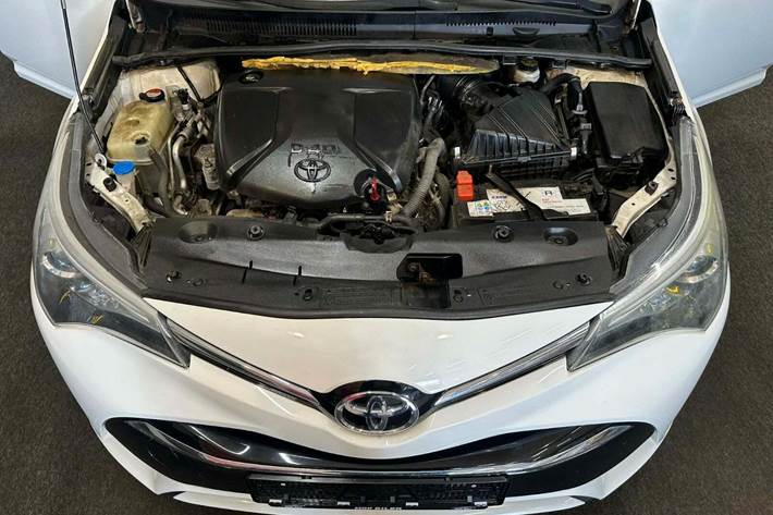 undefined Toyota Avensis fra 2015